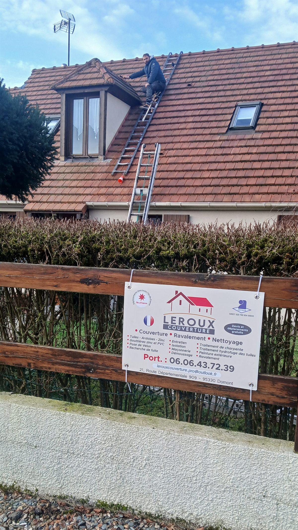 Intervention sur toiture en tuiles — Accès à la couverture et contrôle de la zone autour de la lucarne