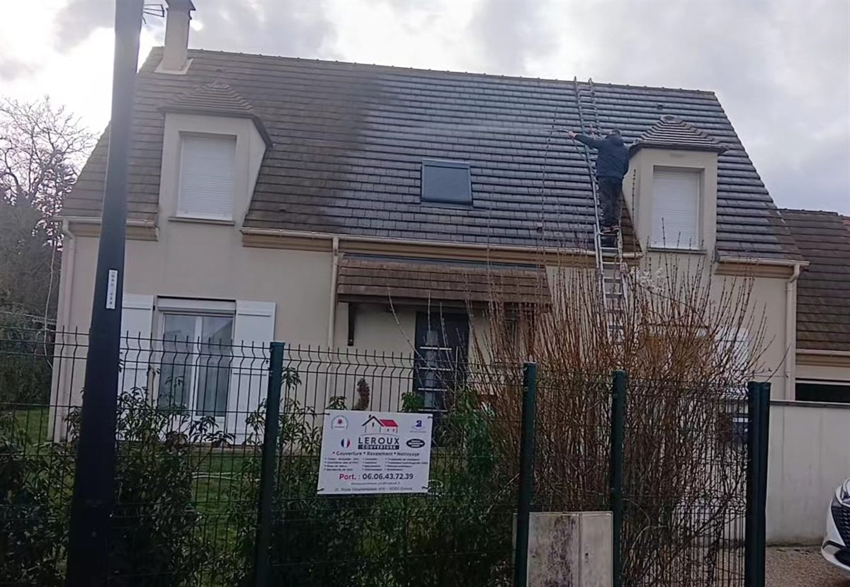 Entretien d’une toiture de pavillon — Intervention ciblée sur un versant et ses points singuliers